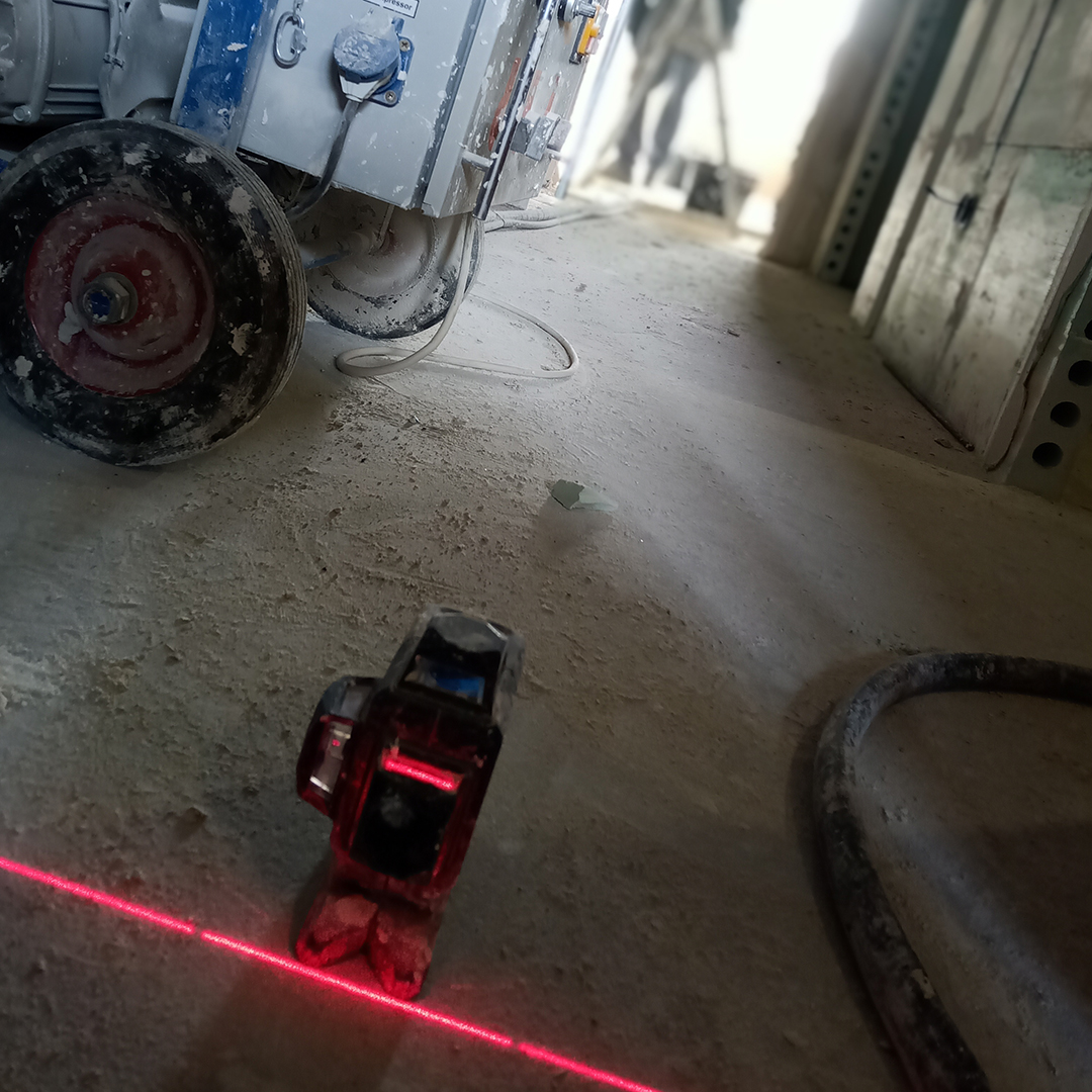 Лазерный нивелир Bosch на одном из наших объектов